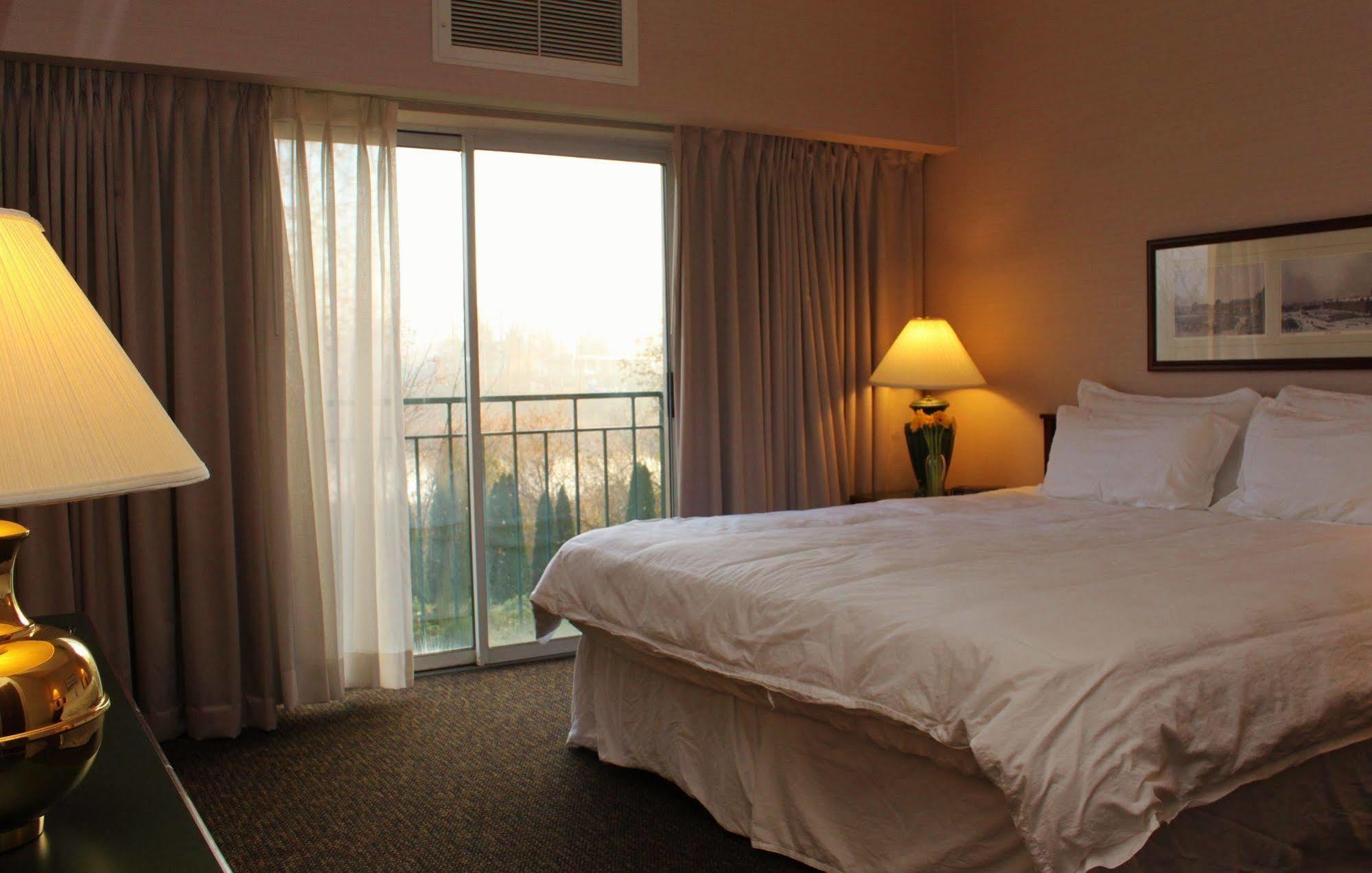 Totem Lake Hotel Kirkland Εξωτερικό φωτογραφία